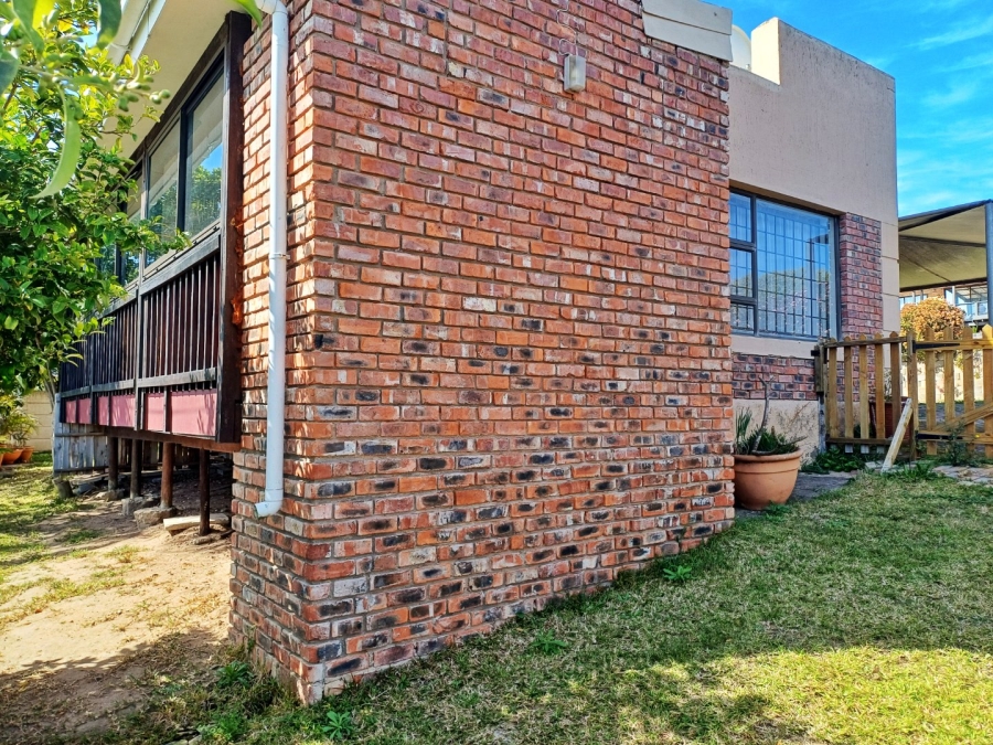 3 Bedroom Property for Sale in Fraaiuitsig Western Cape